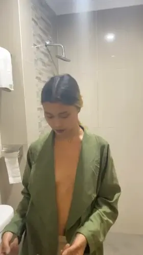 I found nudes of other chiks on my boyfriend's phone....Well, here is my turn !