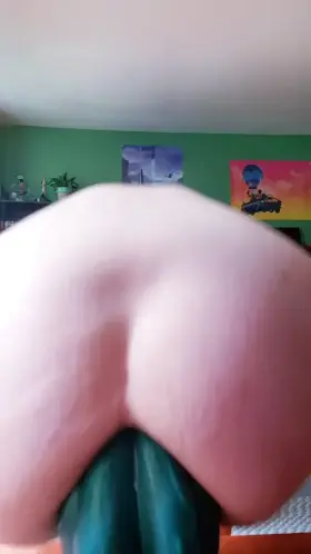 A nice hard bounce leads to a delicious gape. 😋