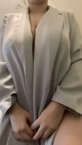 Lots of curves and big natural titties on my 5’1 frame