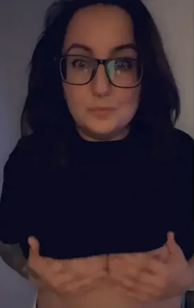 Friday nights are for flashing titties 😜😘