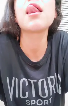 No we ain't gon' make it to my bed💋Tear it up when I get wasted, now that I got you naked🎶