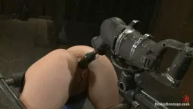 Abusando de ella por horas