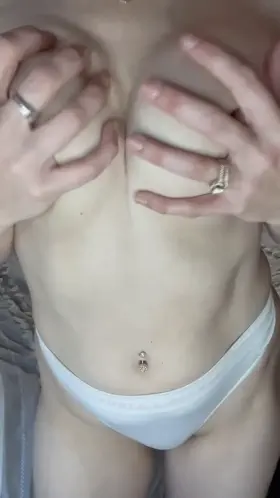 Sending free nudes to everyone who Upvote me, Snap: erose_3268