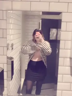 Are you a fan of public flashing 30FF's? [gif]