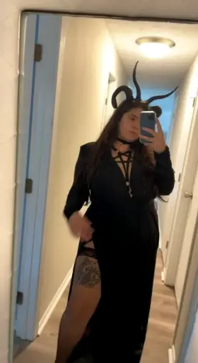 I absolutely love Halloween. What do you think of my sexy demon costume? 😈🖤
