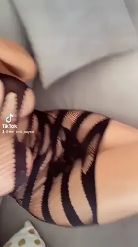 Mamá madura con grandes tetas venosas 😲 🆙