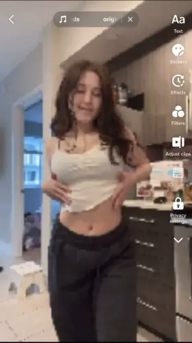 Wait what’s wrong with my camera… let me try this👻julia339011