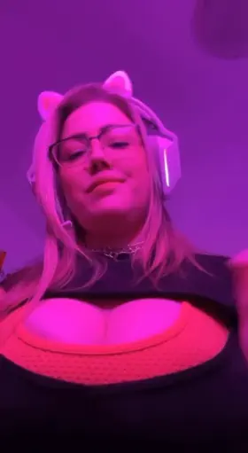 Grab these Aussie tits