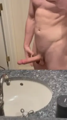 My giant cock & toned body 🍆