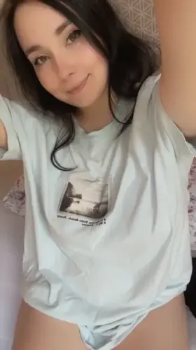 My best friend couldn't believe that I used magic to change myself into a hot chick. So I figured I should give him a demonstration, 