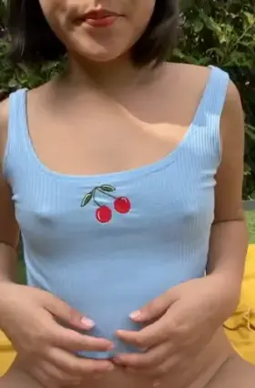 The sun is shining, my tits are flashing✨