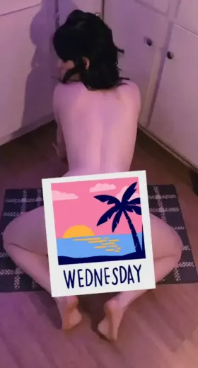 Come check out my new Slo Mo ass shaking clip on my Onlyfans 😈🍑💦! See comments for link 👇🏻