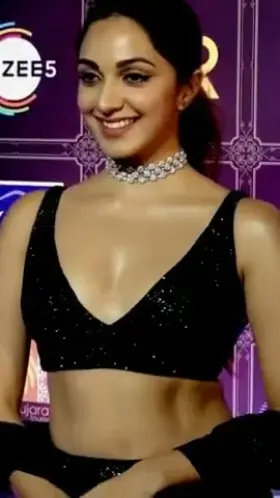 Kiara Advani's shiny boobs and abs from award function.... she's definitely painted her tits with critics loads to get an award......