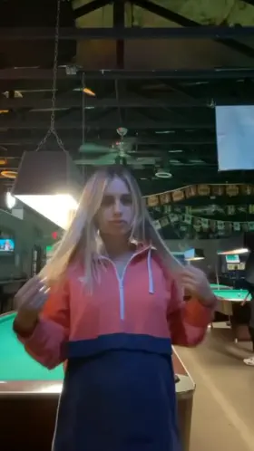 I was nervous to film this with people around, but would you come up to me if you saw me flashing at the bar? 😋