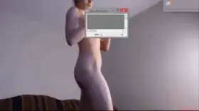 18-yr Old Muscle Girl Flexes Her Enormous Quads