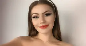 5'2 brown hair, never had my dad there :)