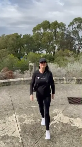 A bit of outdoor sucking [video]