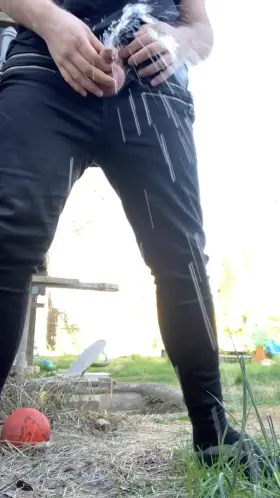 I love peeing in my backyard 😋 let me know if you want more!