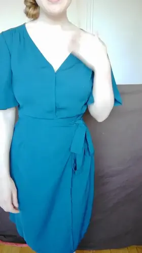 This is how fast I can remove my dress 😏