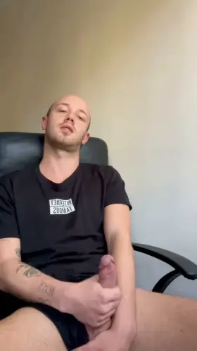 i'm always the horniest person in the room 😏