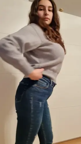 (18) Would you fuck my boobs on the first date? Be honest 😊