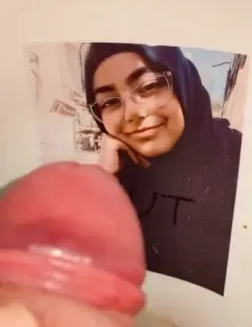 Muslimah piss hungry 🤤