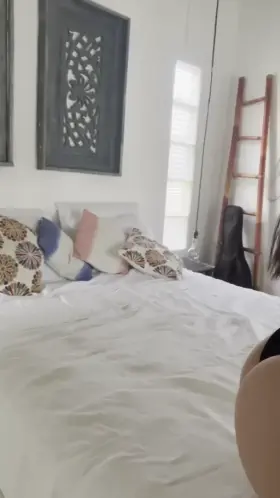 I agree.. white cheeks are cute.. but what about red ones? :3