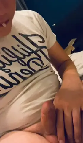 Any woman into spit play?🙈