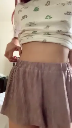 Watch me wiggle and show off my labia 🪱