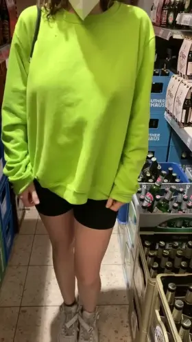Just dropped my tits at the grocery store for you guys😈 I almost got caught by an older lady😏