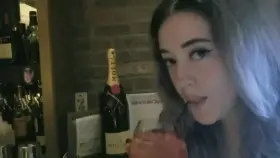 Meet me for drinks, and then take me back to the room and paint my tits 💦💦💦