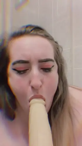 love giving sloppy blowjobs :3