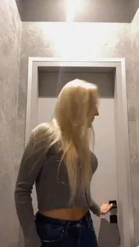 Work got me too horny today.. had to go to the restroom and have some fun - my boss looked pretty weird at me when I came out, hope he doesn’t know haha