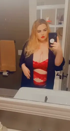 playing dress up while i do laundry tonight 😈😏