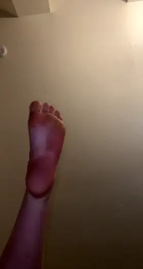 Showing off my dirty soles and toes for you after a long day of hiking with my family 😜😋