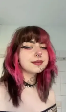 Easy access through the fishnets 🖤