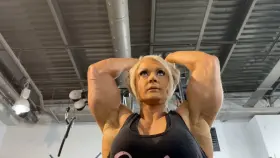 IFBB Pro Lisa Cross