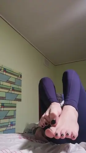 I love showing off my feet for you, now open wide😏