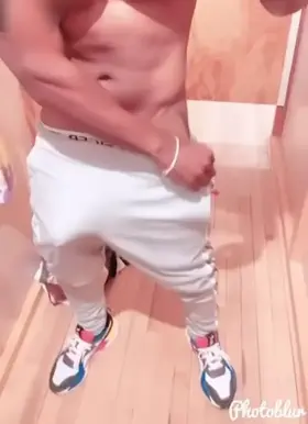 Cock reveal of the pretty monster…hands free!