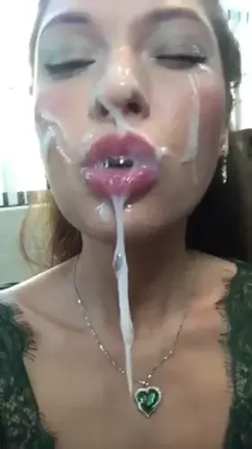 Messy facial 💦💗 (u/annablossom)
