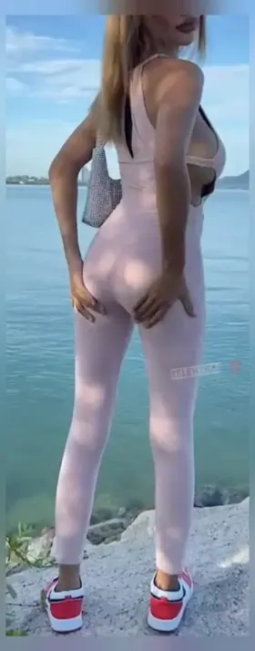Would you let me run alone if you were my boyfriend? ⛱️🏖️✅💋💦🙏