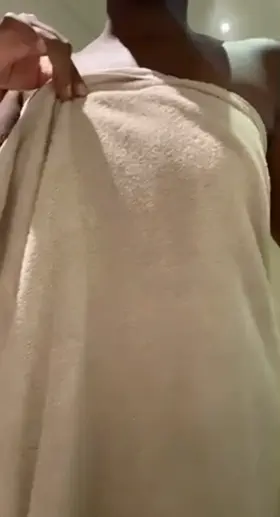 I’ve never had shower sex before, who wants to try it with me?🙈💕