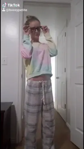 Mom bod silhouette 😏