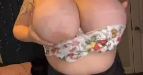 I reveal my tits in custom videos. Moaning your name tittyfucking a dildo. Begging you to nut please daddy. But you must bless me first 💰🤑