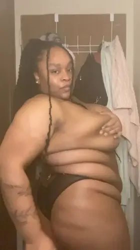 Had to let you get a good look at my butt before I show you the titties 😉