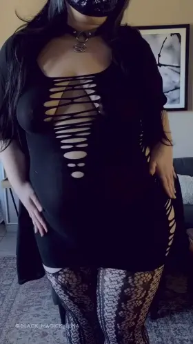 I love the way I fit in this piece!😛😈