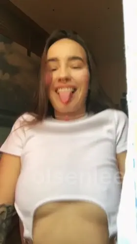 don’t look at this gif if you’re attempting no nut November 😛 it’s such a tease😏