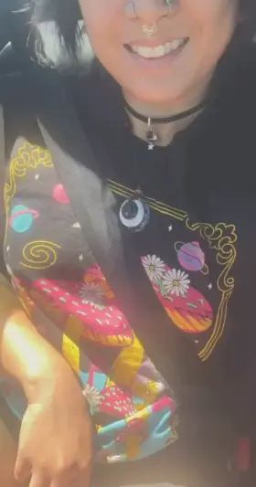 Fancy a Filipina car flash🚙😜