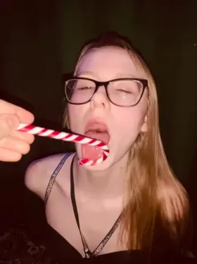 I wanna your cum in my mouth 👄😈