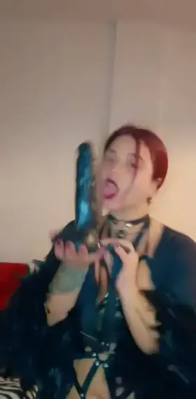 do you get over my huge dildo? I doubt it! tell me if you want a real sph